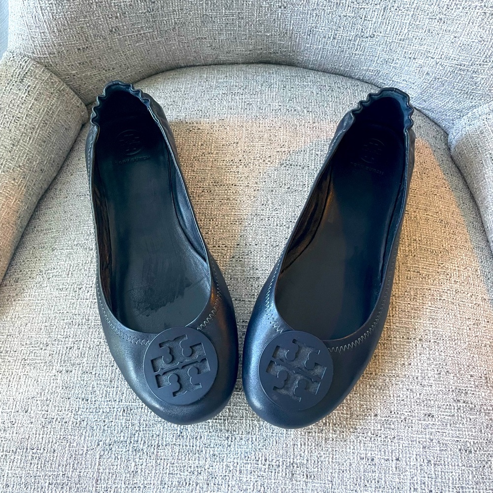 Tory Burch Minnie Travel Ballet Flat. Navy blue, size 10.